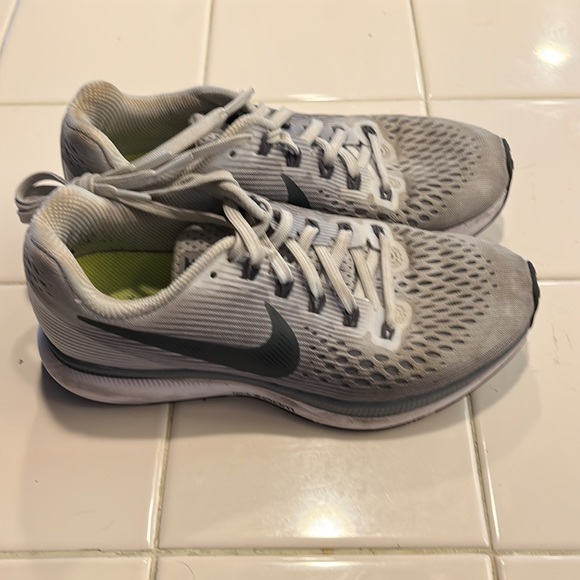 Nike womens zoom Pegasus running shoe, 6.5 - Picture 2 of 7